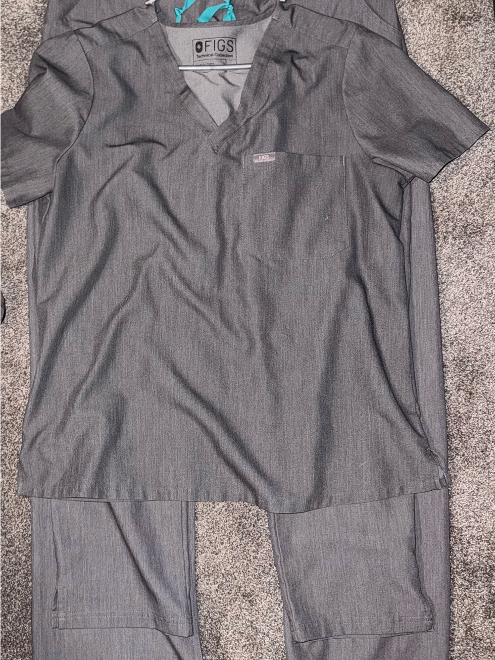 Figs Women's Scrub Set - Gray (1 top, 2 bottoms) L